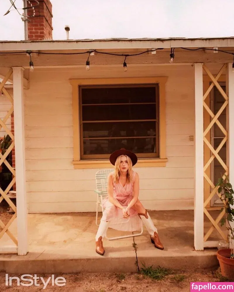 AdventuresSabrina / Kiernan Shipka / kiernanshipka Onlyfans Photo Gallery 