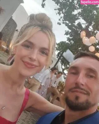 AdventuresSabrina / Kiernan Shipka / kiernanshipka Onlyfans Photo Gallery 