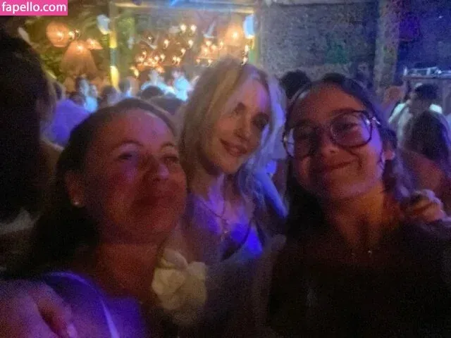 AdventuresSabrina / Kiernan Shipka / kiernanshipka Onlyfans Photo Gallery 