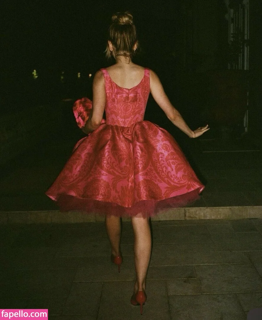 AdventuresSabrina / Kiernan Shipka / kiernanshipka Onlyfans Photo Gallery 