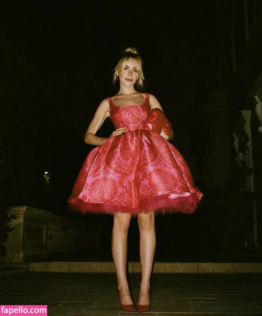 AdventuresSabrina / Kiernan Shipka / kiernanshipka Onlyfans Photo Gallery 