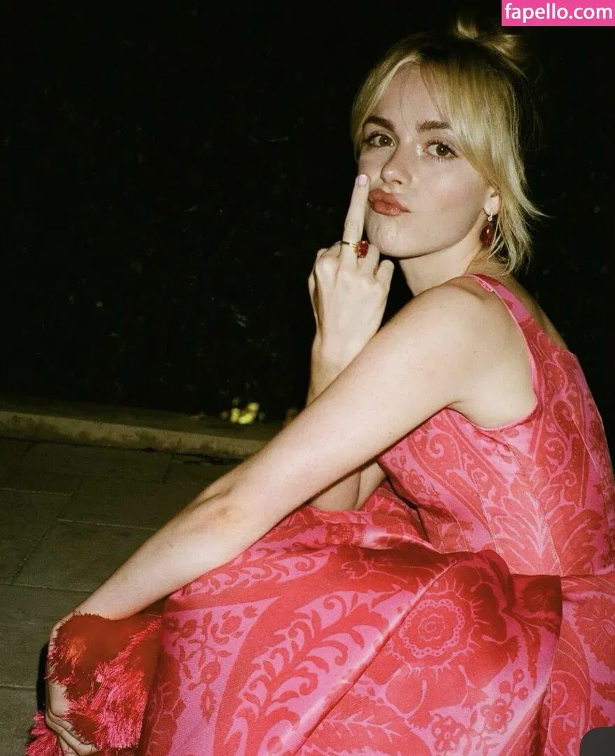 AdventuresSabrina / Kiernan Shipka / kiernanshipka Onlyfans Photo Gallery 