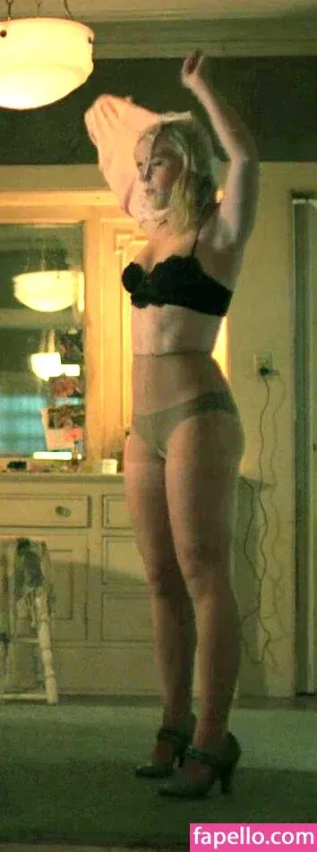 AdventuresSabrina / Kiernan Shipka / kiernanshipka Onlyfans Photo Gallery 