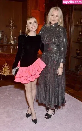 AdventuresSabrina / Kiernan Shipka / kiernanshipka Onlyfans Photo Gallery 