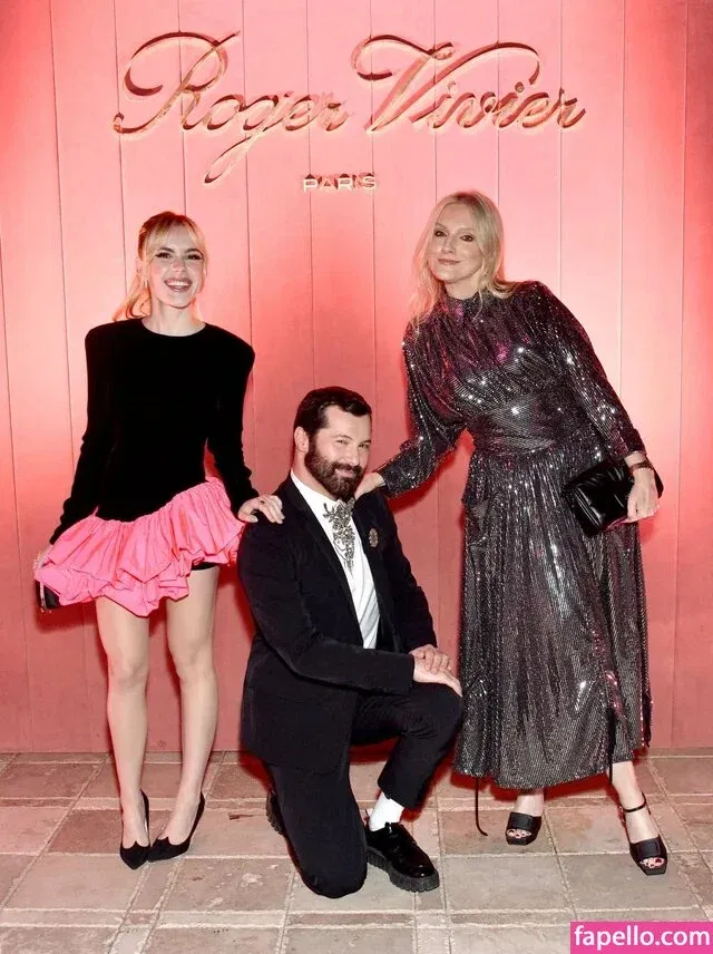 AdventuresSabrina / Kiernan Shipka / kiernanshipka Onlyfans Photo Gallery 