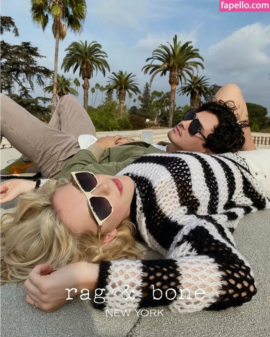 AdventuresSabrina / Kiernan Shipka / kiernanshipka Onlyfans Photo Gallery 