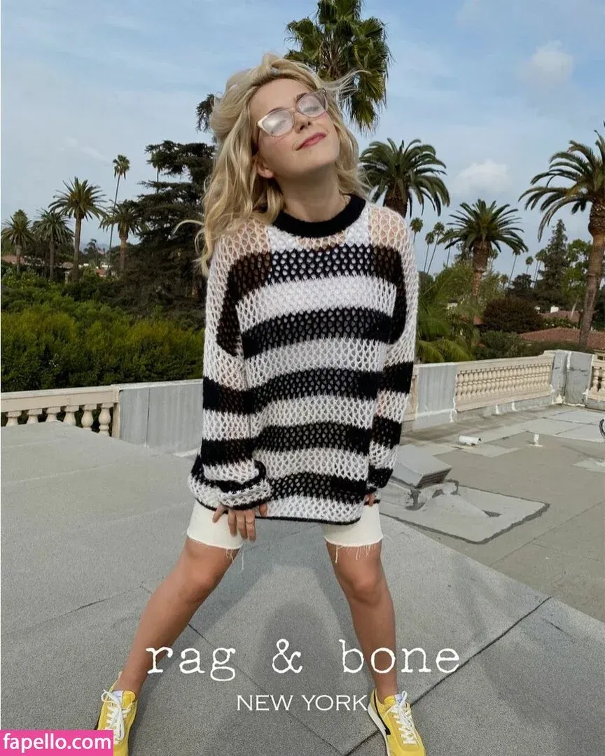 AdventuresSabrina / Kiernan Shipka / kiernanshipka Onlyfans Photo Gallery 