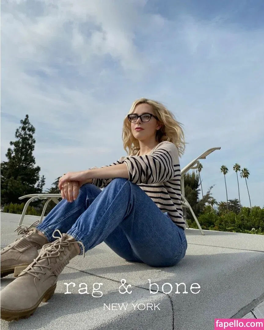 AdventuresSabrina / Kiernan Shipka / kiernanshipka Onlyfans Photo Gallery 