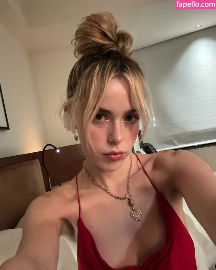 AdventuresSabrina / Kiernan Shipka / kiernanshipka Onlyfans Photo Gallery 