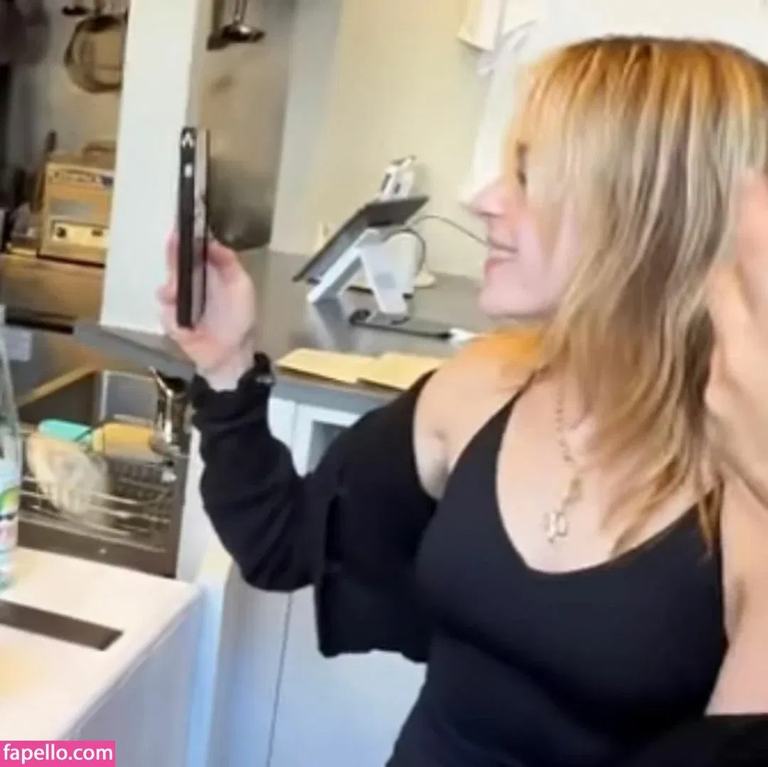 AdventuresSabrina / Kiernan Shipka / kiernanshipka Onlyfans Photo Gallery 