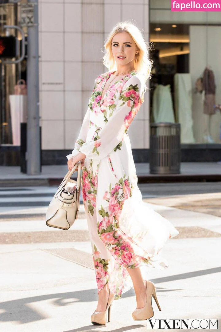 AdventuresSabrina / Kiernan Shipka / kiernanshipka Onlyfans Photo Gallery 