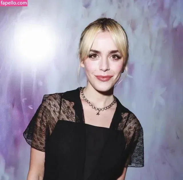 AdventuresSabrina / Kiernan Shipka / kiernanshipka Onlyfans Photo Gallery 