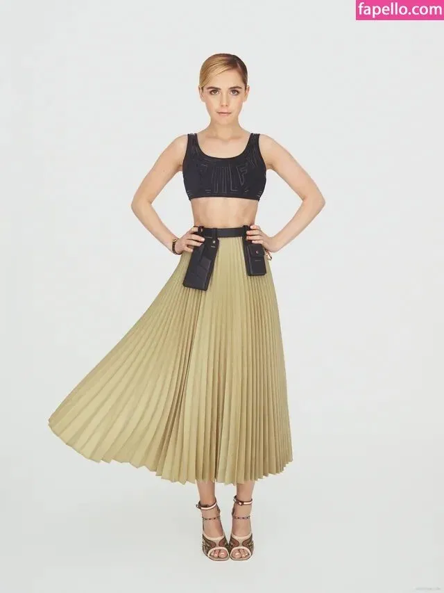 AdventuresSabrina / Kiernan Shipka / kiernanshipka Onlyfans Photo Gallery 