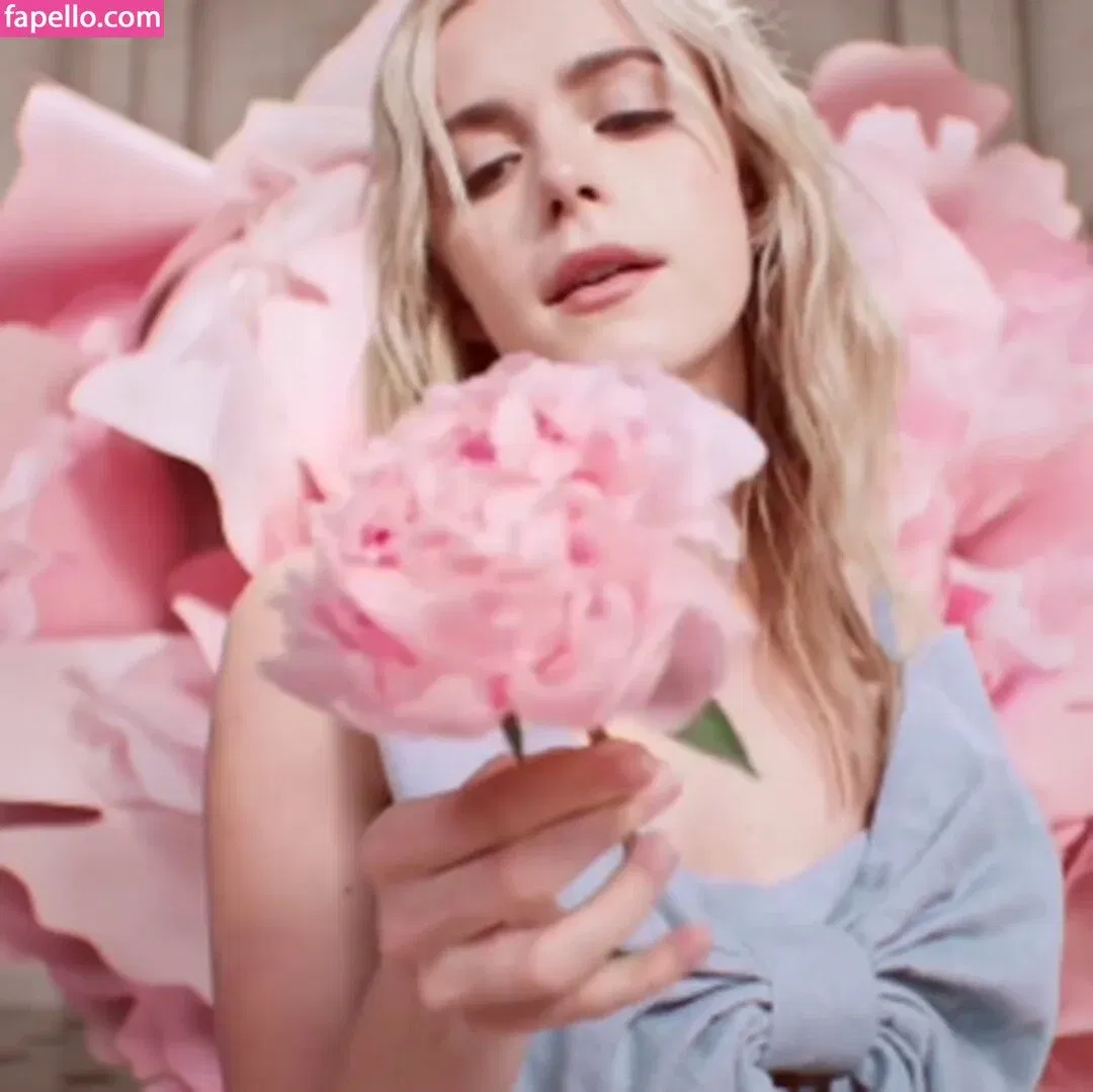 AdventuresSabrina / Kiernan Shipka / kiernanshipka Onlyfans Photo Gallery 