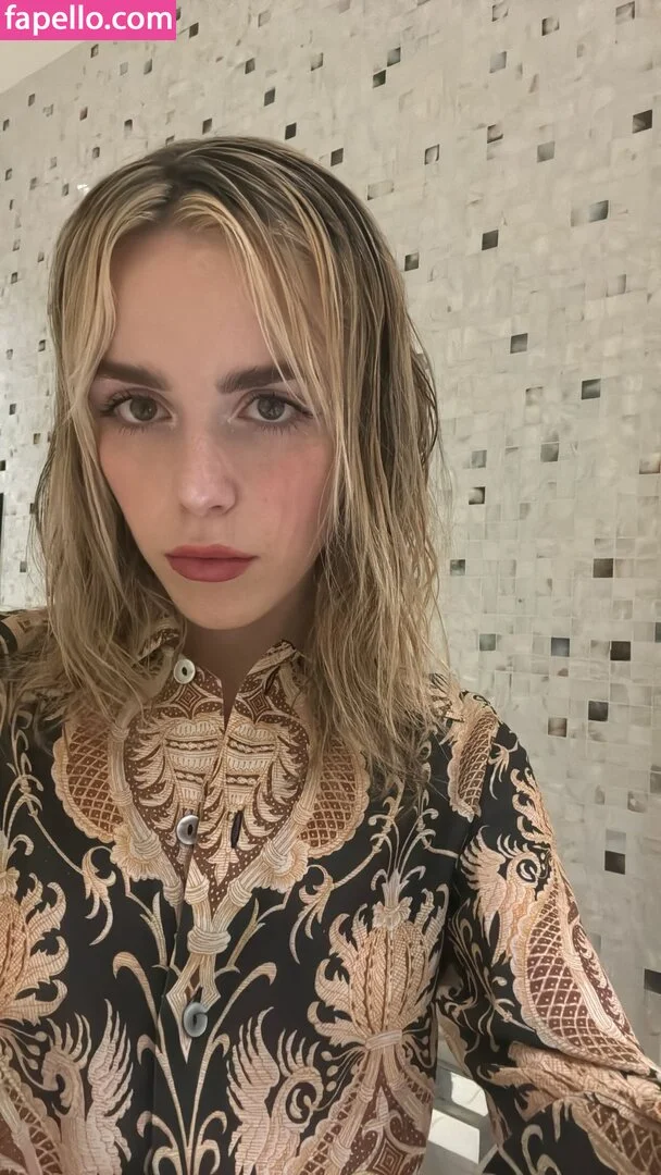 AdventuresSabrina / Kiernan Shipka / kiernanshipka Onlyfans Photo Gallery 