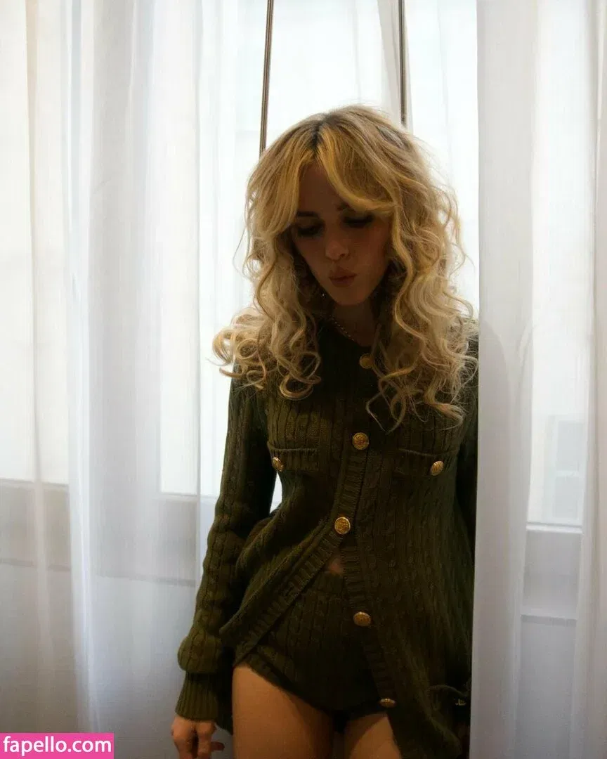 AdventuresSabrina / Kiernan Shipka / kiernanshipka Onlyfans Photo Gallery 