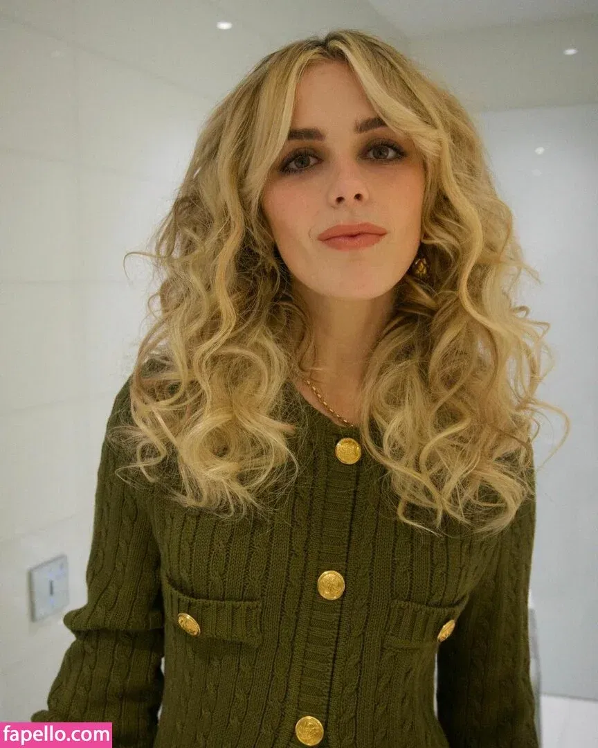 AdventuresSabrina / Kiernan Shipka / kiernanshipka Onlyfans Photo Gallery 