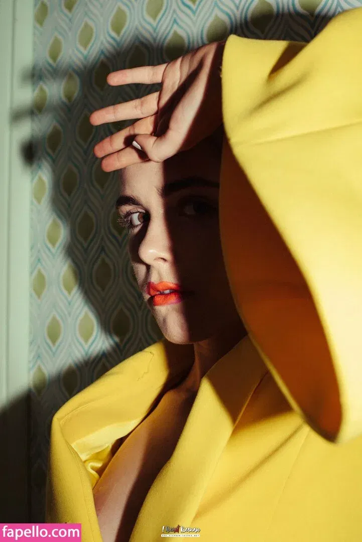 AdventuresSabrina / Kiernan Shipka / kiernanshipka Onlyfans Photo Gallery 