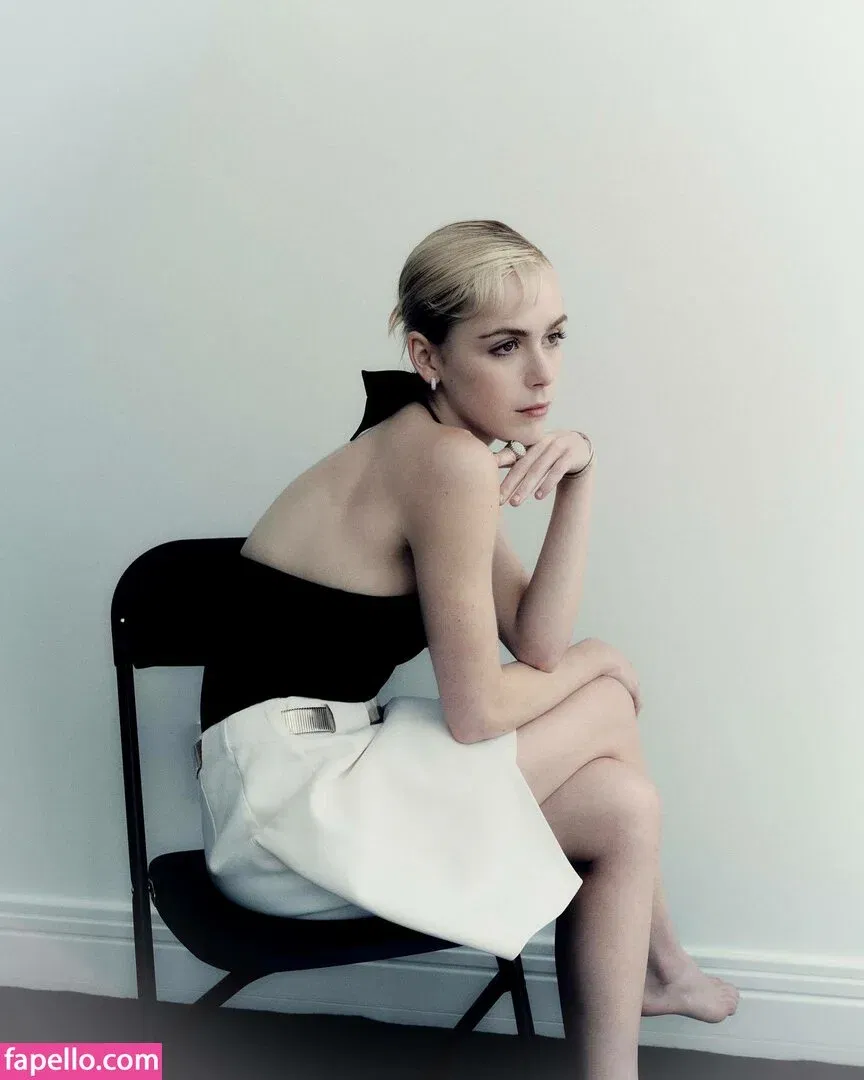 AdventuresSabrina / Kiernan Shipka / kiernanshipka Onlyfans Photo Gallery 