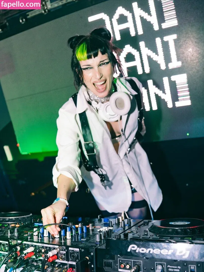 Dani Thorne / dani_thorne Onlyfans Photo Gallery 