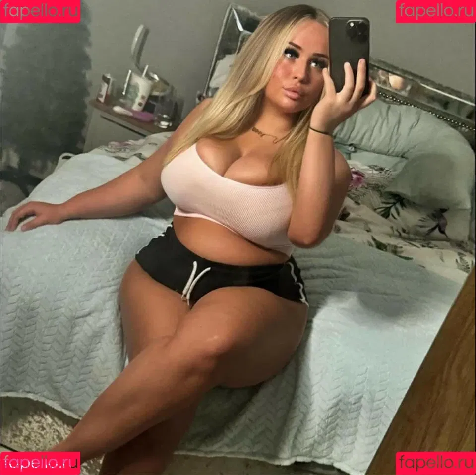 Zoe Sarah / zoe.sarah / zoesaraharies_ Onlyfans Photo Gallery 