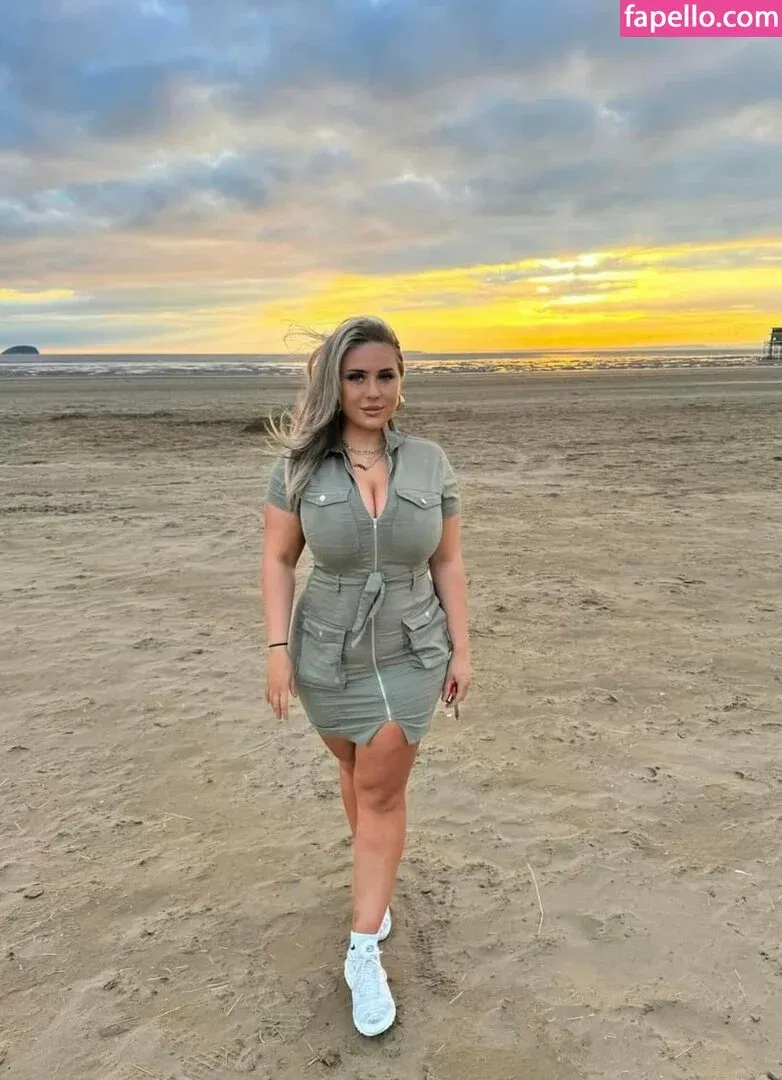 Zoe Sarah / zoe.sarah / zoesaraharies_ Onlyfans Photo Gallery 