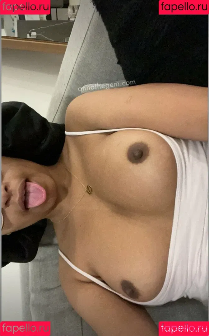 Nasty College Student / annathegem Onlyfans Photo Gallery 