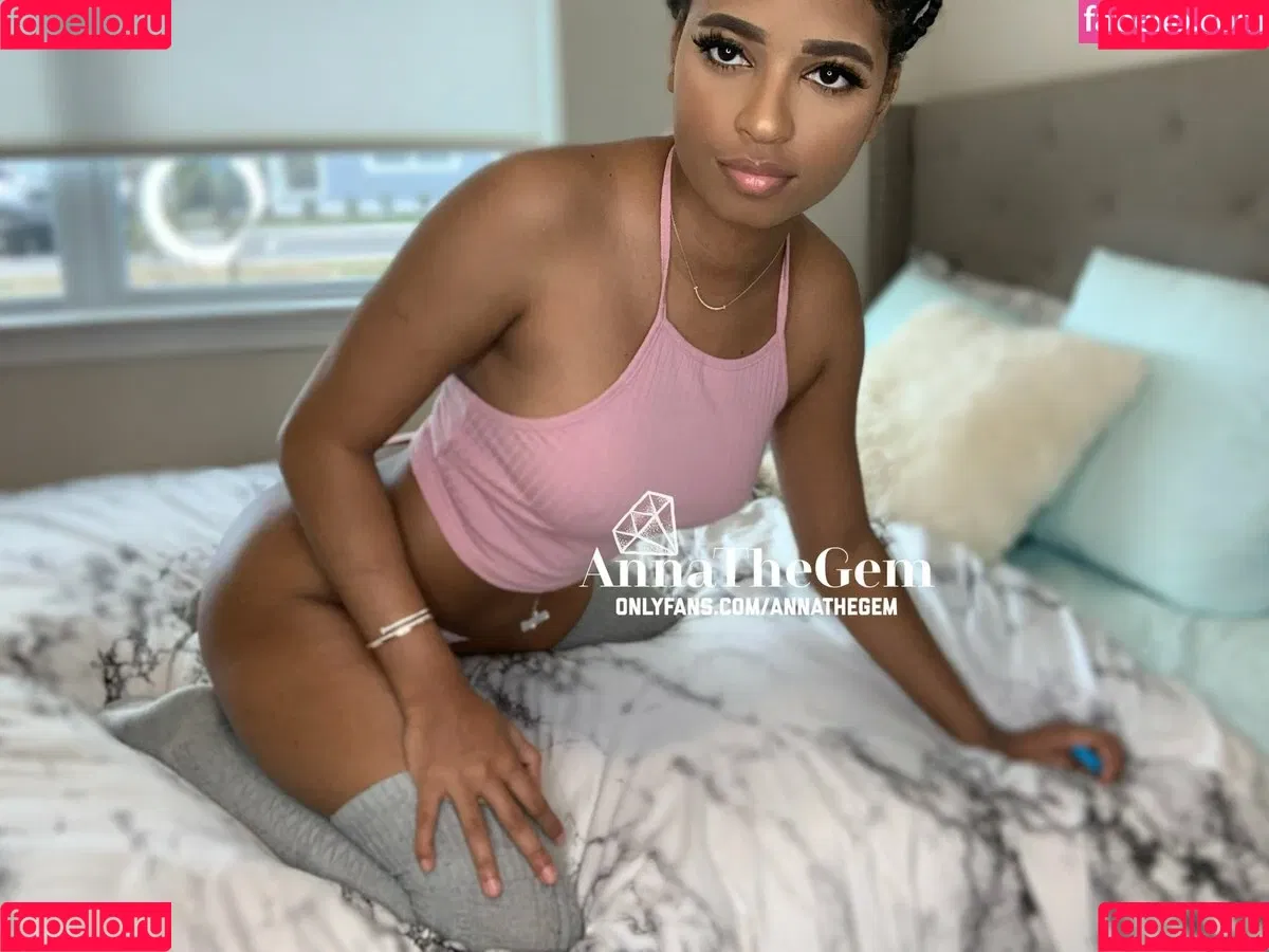 Nasty College Student / annathegem Onlyfans Photo Gallery 