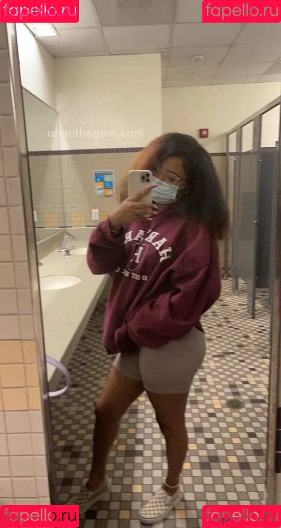 Nasty College Student / annathegem Onlyfans Photo Gallery 