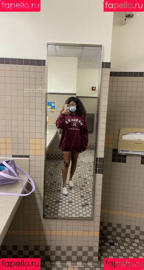 Nasty College Student / annathegem Onlyfans Photo Gallery 