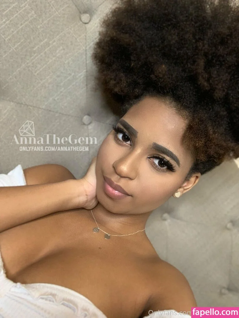 Nasty College Student / annathegem Onlyfans Photo Gallery 