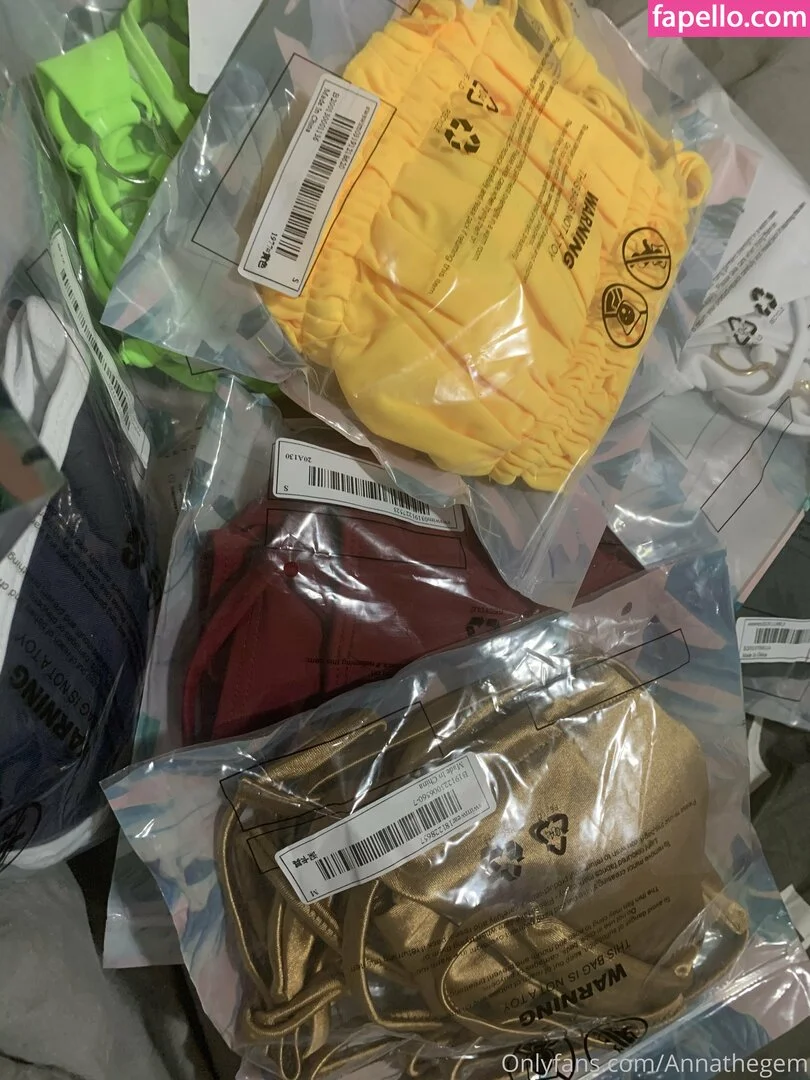 Nasty College Student / annathegem Onlyfans Photo Gallery 