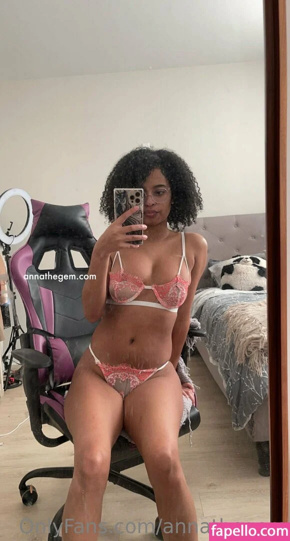 Nasty College Student / annathegem Onlyfans Photo Gallery 