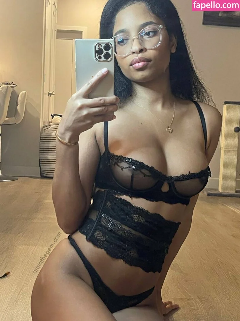 Nasty College Student / annathegem Onlyfans Photo Gallery 