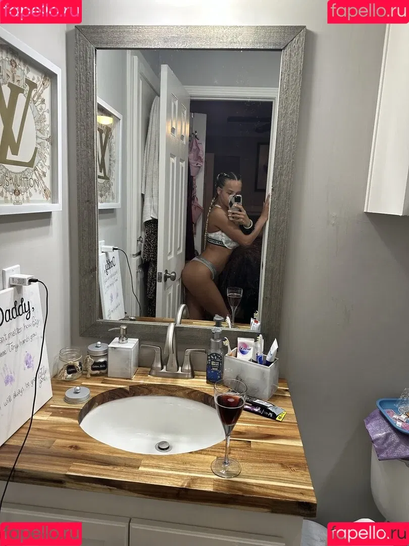 Barbie.x / unknownnbarbi3 Onlyfans Photo Gallery 