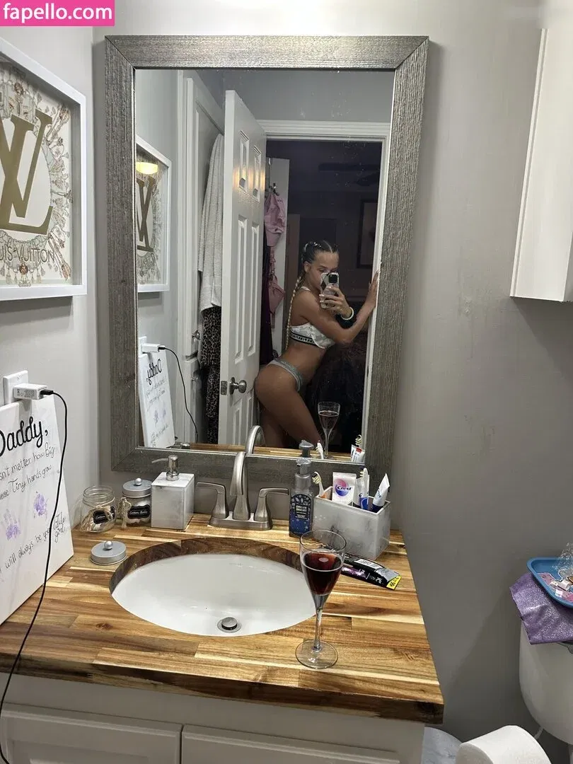 Barbie.x / unknownnbarbi3 Onlyfans Photo Gallery 