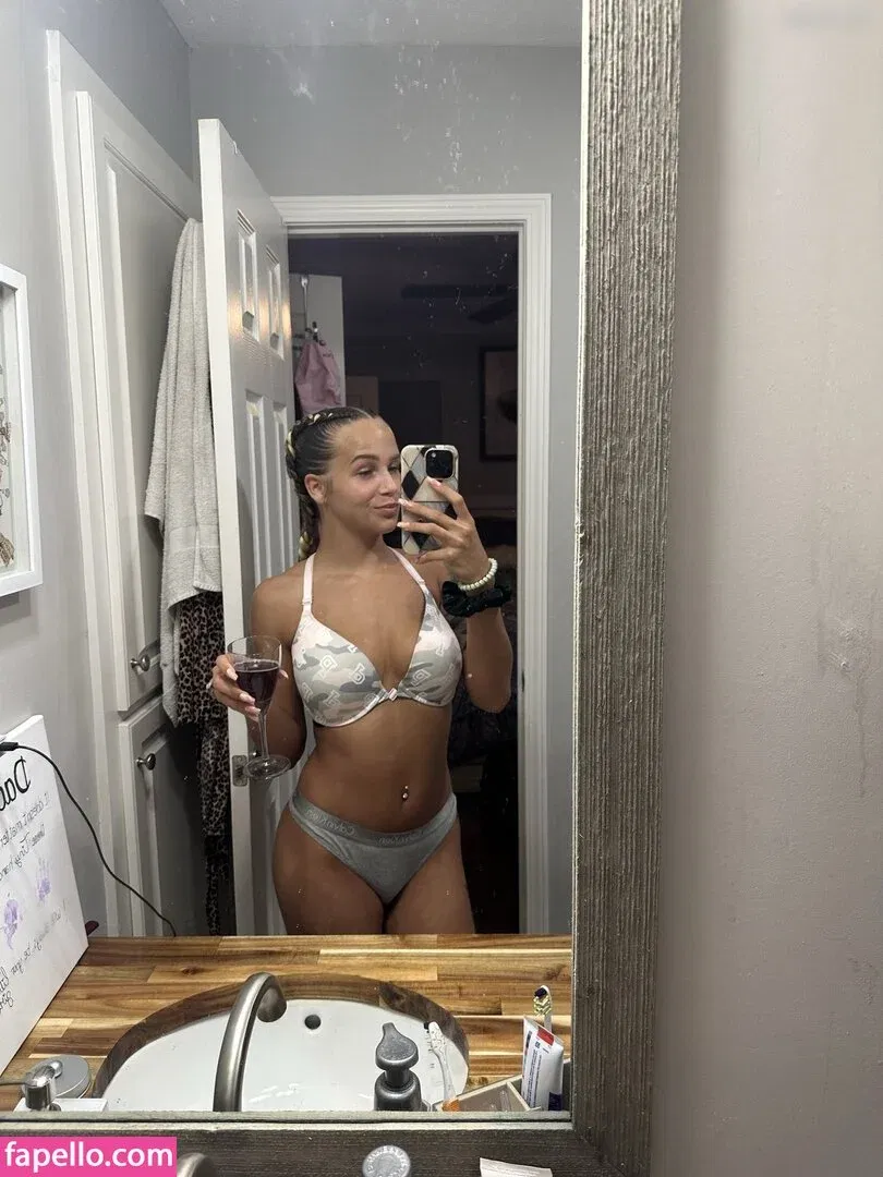 Barbie.x / unknownnbarbi3 Onlyfans Photo Gallery 