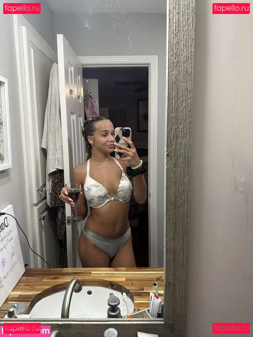 Barbie.x / unknownnbarbi3 Onlyfans Photo Gallery 