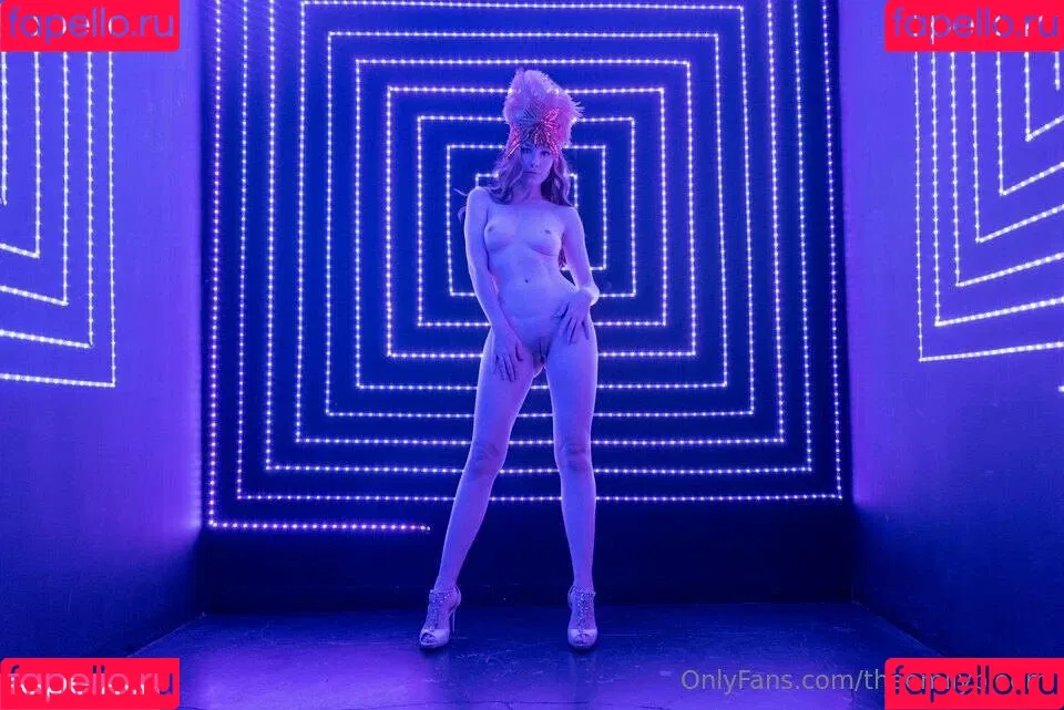 Emily Bloom / emilybloomshow / theemilybloom Onlyfans Photo Gallery 