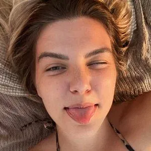 mischagoeswilder / mischagoeswildoftv Onlyfans Photo Gallery 