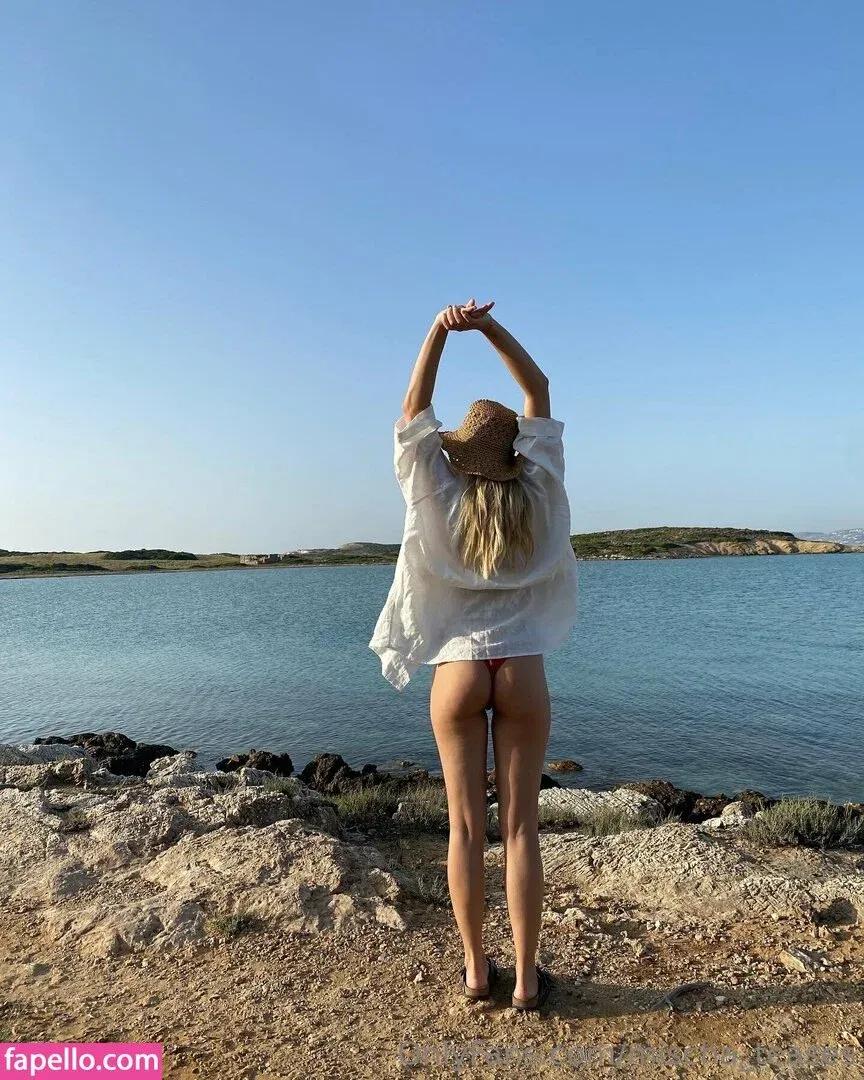 mischagoeswilder / mischagoeswildoftv Onlyfans Photo Gallery 