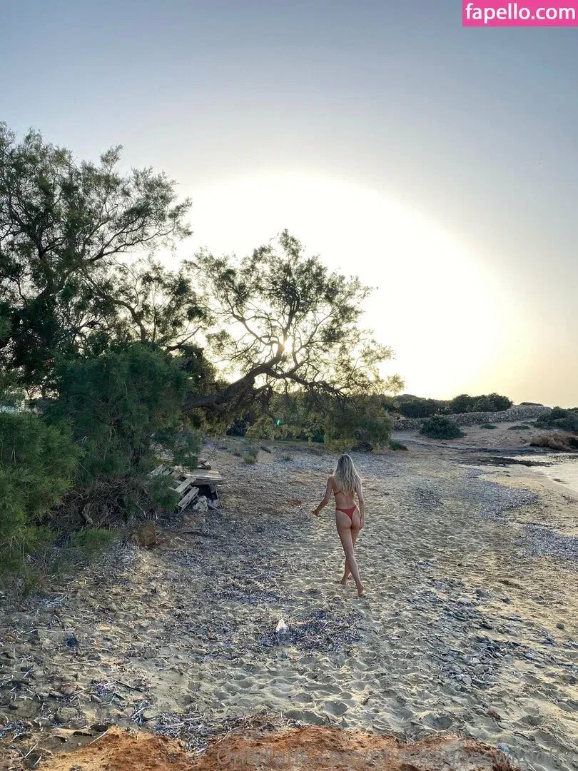 mischagoeswilder / mischagoeswildoftv Onlyfans Photo Gallery 