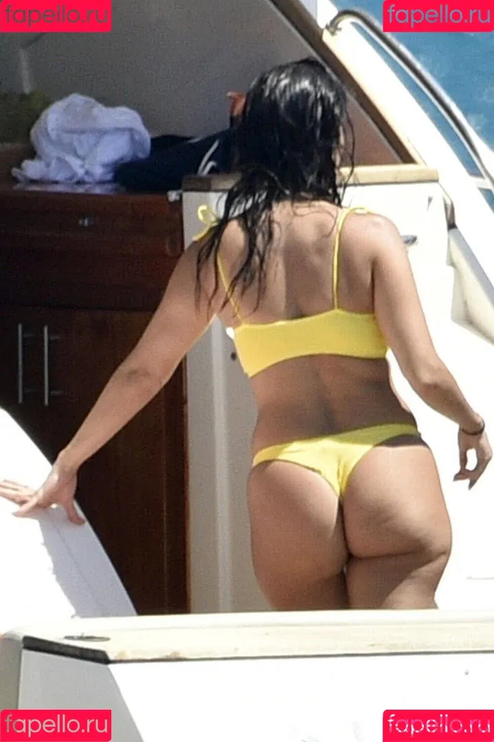 Kourtney Kardashian / kourtney_kardashian / kourtneykardash Onlyfans Photo Gallery 