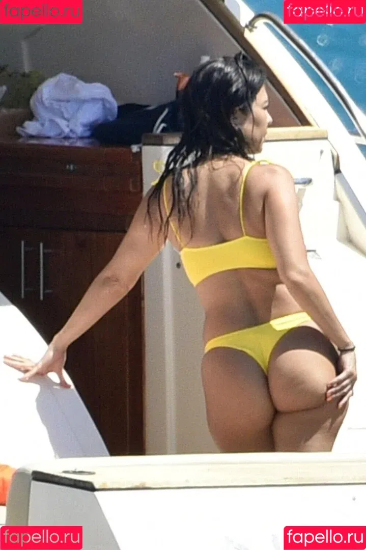Kourtney Kardashian / kourtney_kardashian / kourtneykardash Onlyfans Photo Gallery 