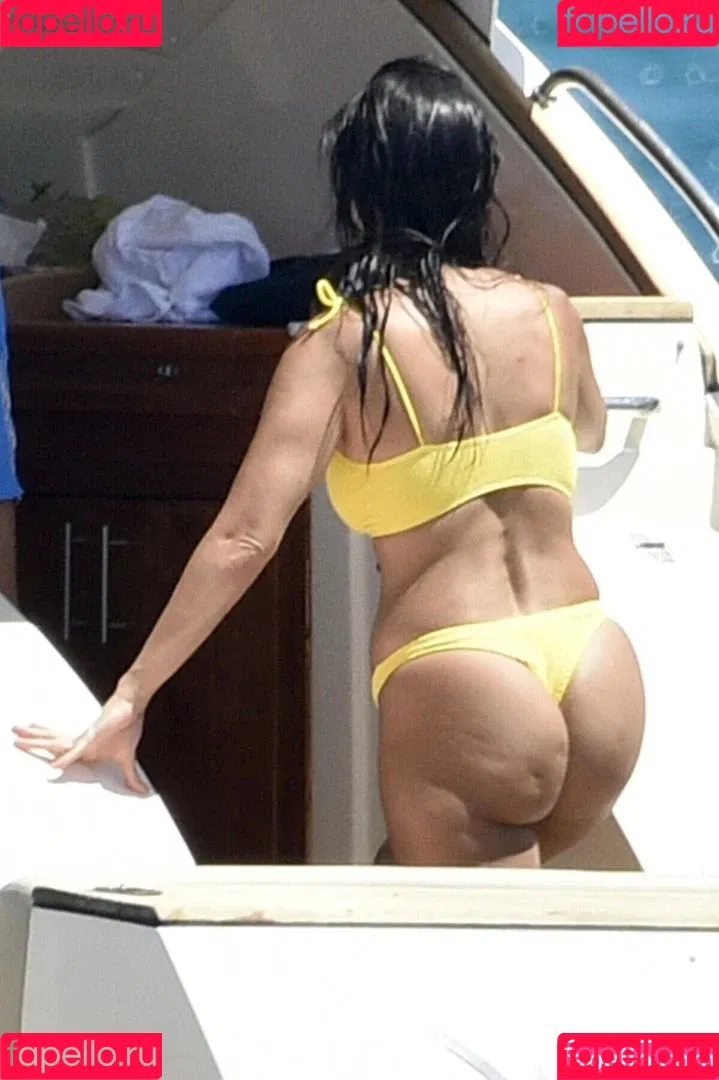 Kourtney Kardashian / kourtney_kardashian / kourtneykardash Onlyfans Photo Gallery 