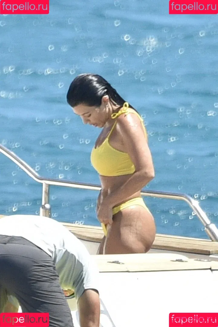 Kourtney Kardashian / kourtney_kardashian / kourtneykardash Onlyfans Photo Gallery 