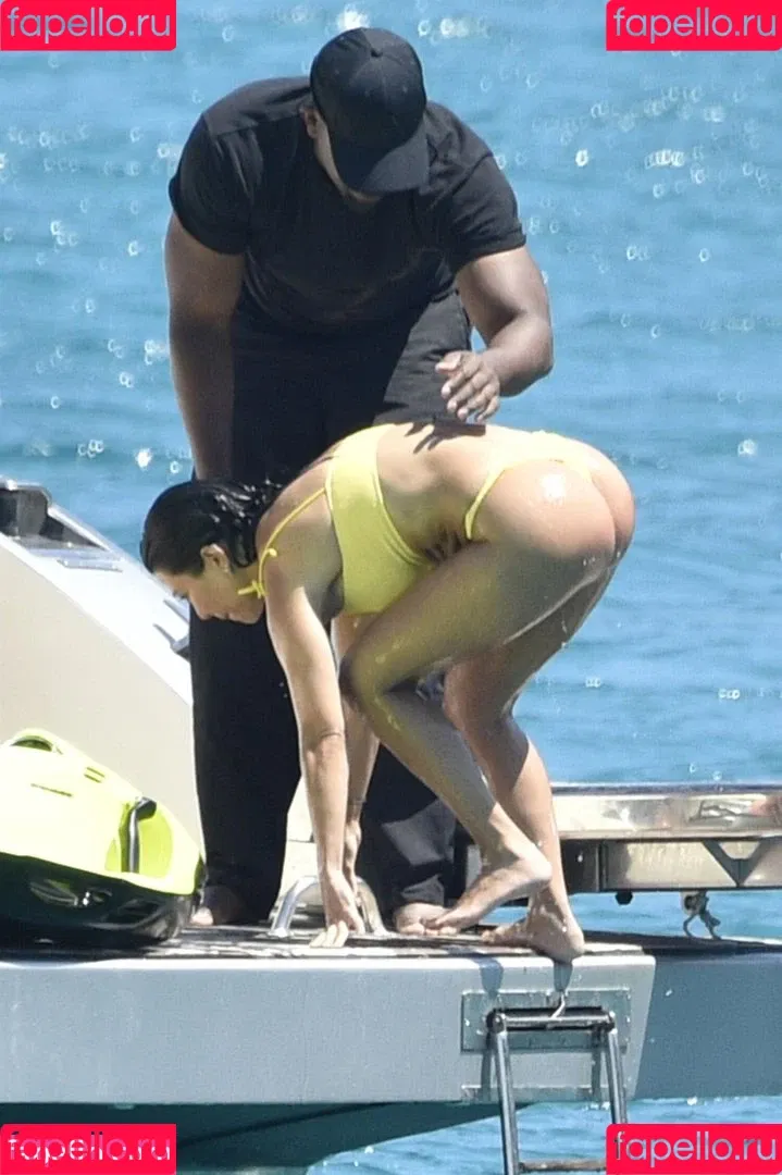 Kourtney Kardashian / kourtney_kardashian / kourtneykardash Onlyfans Photo Gallery 