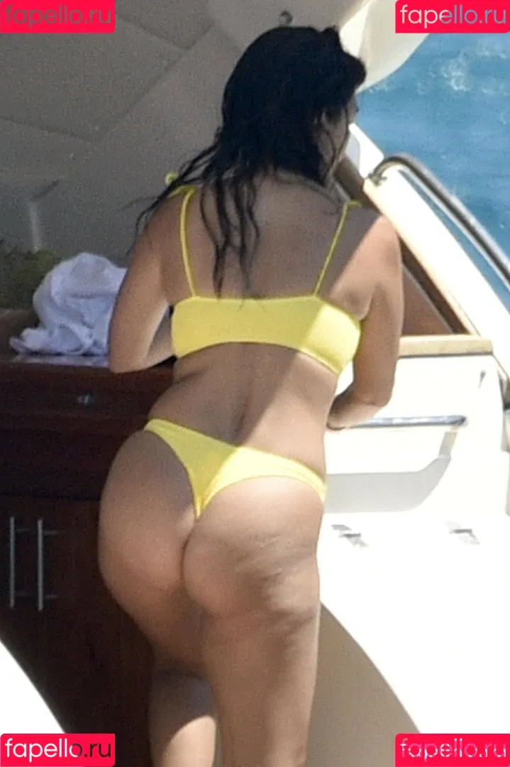 Kourtney Kardashian / kourtney_kardashian / kourtneykardash Onlyfans Photo Gallery 
