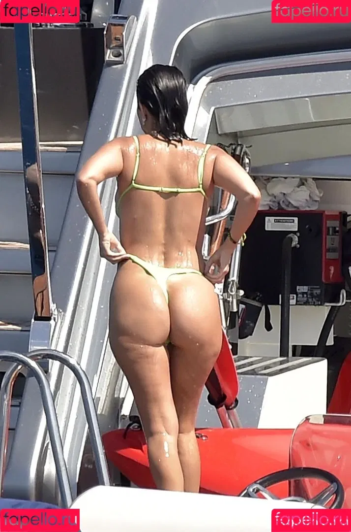 Kourtney Kardashian / kourtney_kardashian / kourtneykardash Onlyfans Photo Gallery 