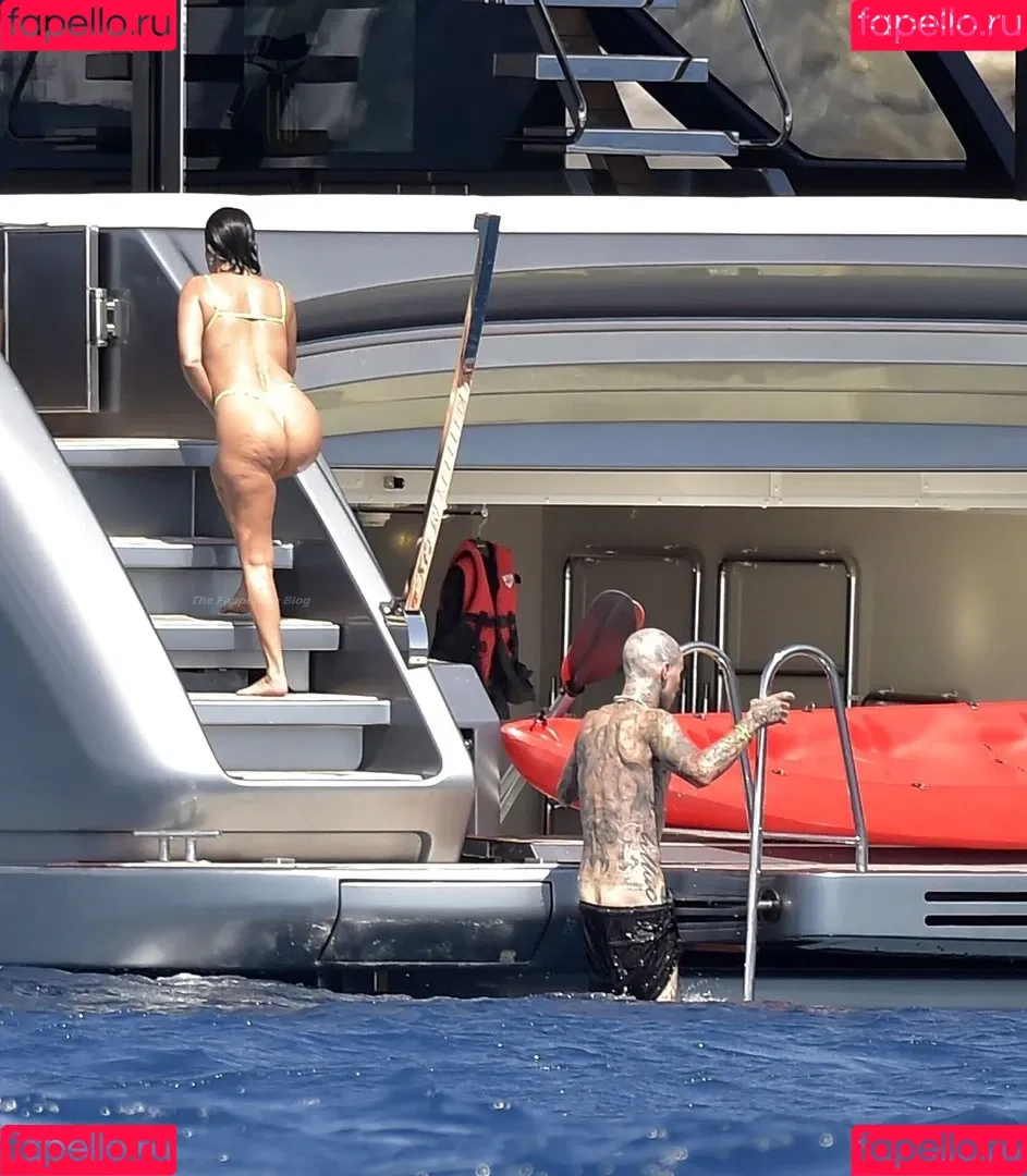 Kourtney Kardashian / kourtney_kardashian / kourtneykardash Onlyfans Photo Gallery 